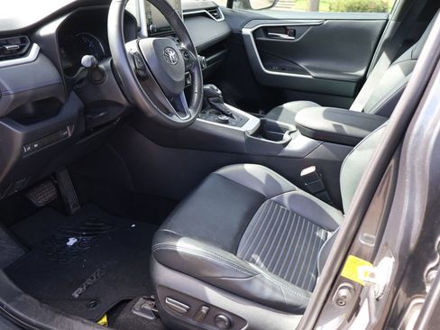 Used 2020 Toyota RAV4 XSE image 4