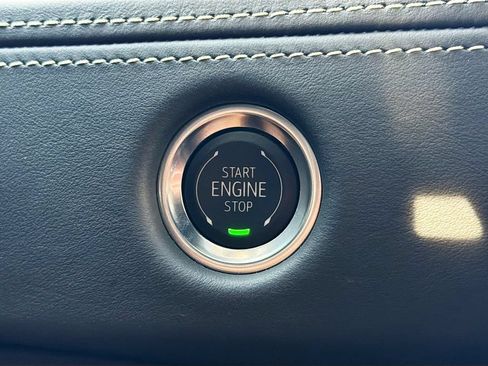 Certified 2025 Cadillac Escalade ESV V AWD/4WD image 39