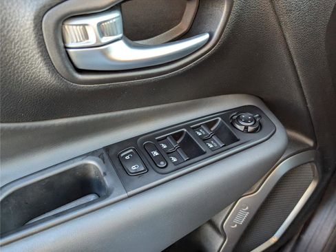 Used 2022 Jeep Renegade Latitude image 18