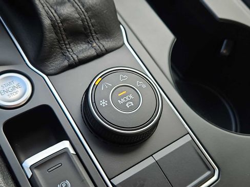 Used 2019 Volkswagen Atlas SE w/ Towing Package image 17