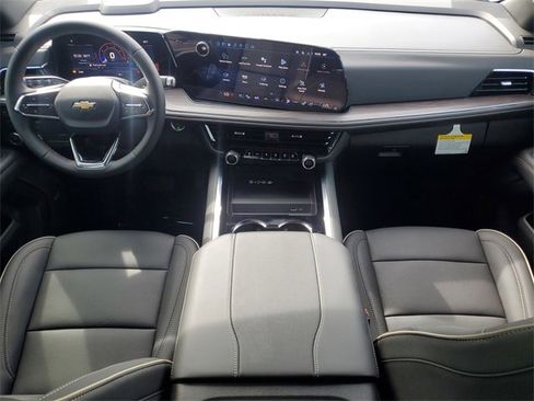 New 2025 Chevrolet Suburban Premier image 6