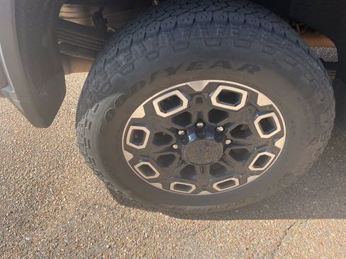 Used 2024 Chevrolet Silverado 2500 High Country w/ High Country Premium Package image 12