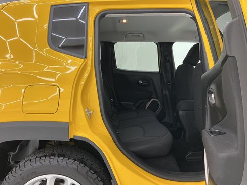 Used 2017 Jeep Renegade Latitude w/ Cold Weather Group AWD/4WD image 21
