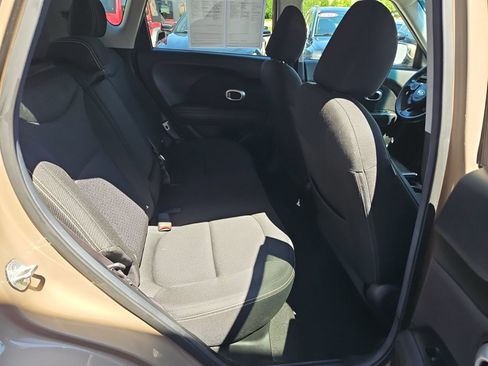 Used 2015 Kia Soul + FWD image 18