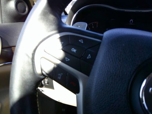 Used 2014 Jeep Grand Cherokee Limited w/ Luxury Group II image 70