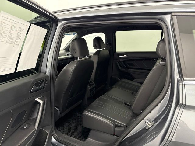 Used 2024 Volkswagen Tiguan SE R-Line FWD image 9