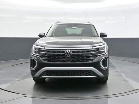 New 2026 Volkswagen Atlas Peak Edition image 2
