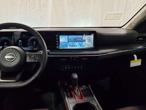 Used 2025 Nissan Kicks SR image 12