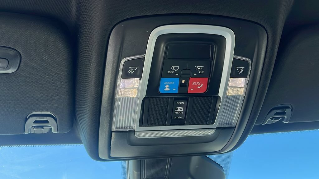 Used 2025 RAM 1500 Laramie AWD/4WD image 18