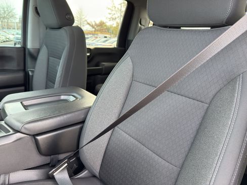 Used 2022 Chevrolet Silverado 2500 Custom w/ Custom Value Package image 15