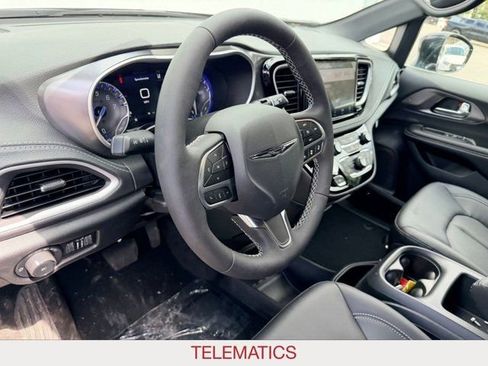 New 2026 Chrysler Pacifica Select image 14