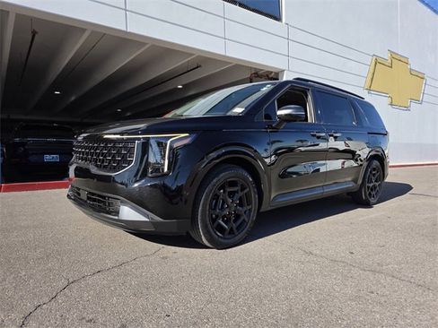 Used 2025 Kia Carnival SX Prestige image 2