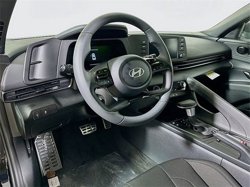 Used 2026 Hyundai Elantra Sport image 9