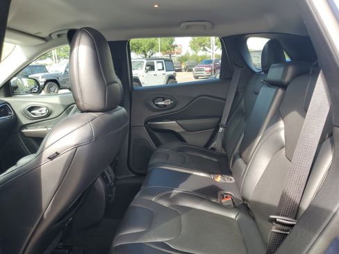 Used 2020 Jeep Cherokee Limited FWD image 12