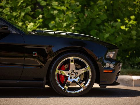 Used 2010 Ford Mustang GT RWD image 11