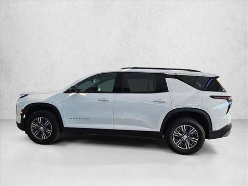 Used 2026 Chevrolet Traverse LT image 8