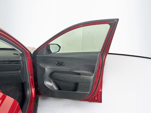 Used 2025 Hyundai Kona SEL FWD image 32
