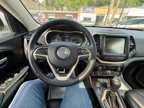Used 2015 Jeep Cherokee Limited AWD/4WD image 38