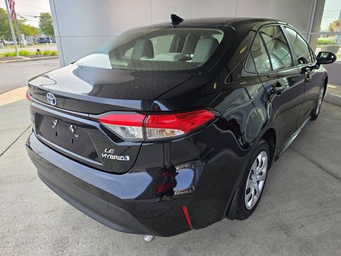 Used 2024 Toyota Corolla LE FWD image 5