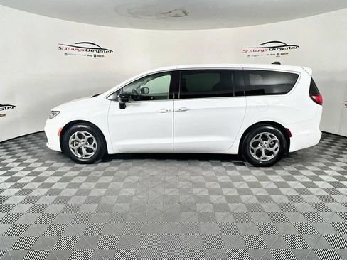 Used 2024 Chrysler Pacifica Limited FWD image 5