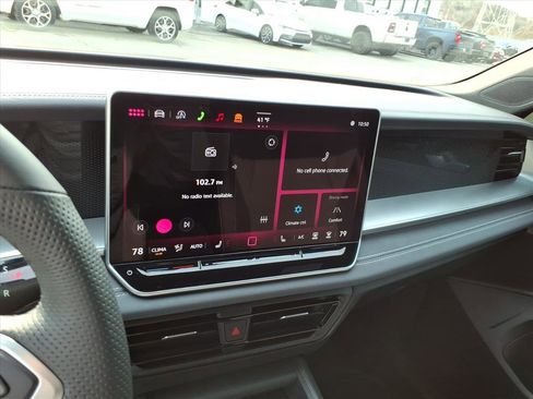 Used 2025 Volkswagen Tiguan SE R-Line image 19