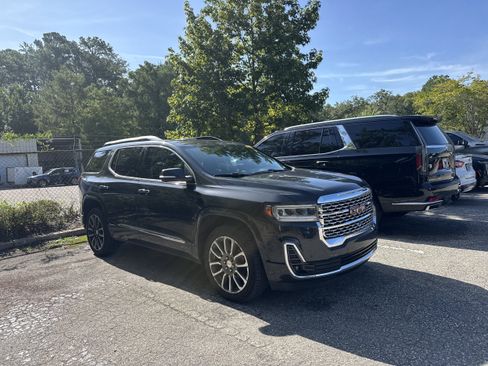 Used 2020 GMC Acadia Denali w/ Technology Package FWD image 4