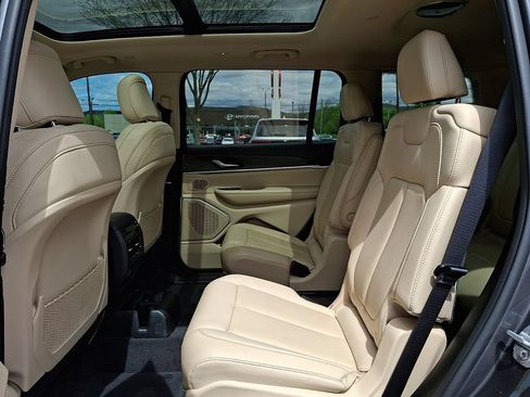 Used 2021 Jeep Grand Cherokee L Limited AWD/4WD image 12