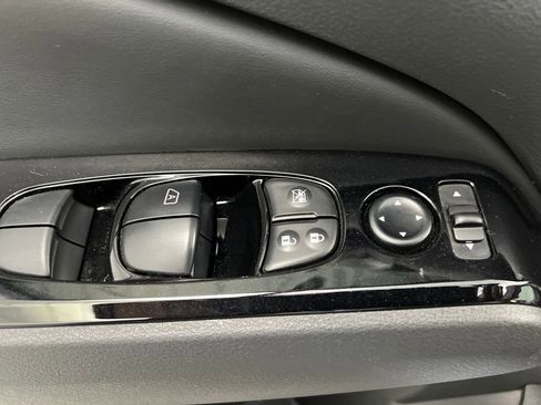 Used 2024 Nissan Altima 2.5 SR AWD/4WD image 11