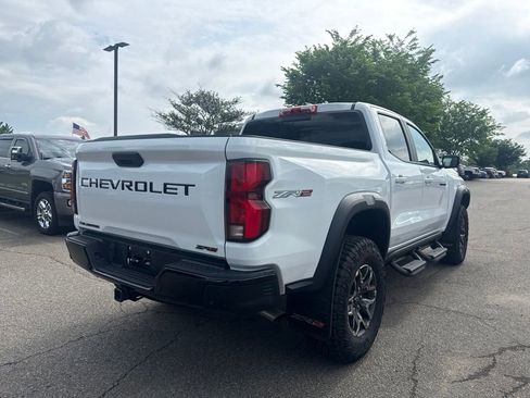 Used 2024 Chevrolet Colorado ZR2 w/ Safety Package AWD/4WD image 11