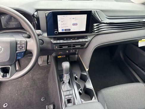 Used 2025 Toyota Camry LE image 8