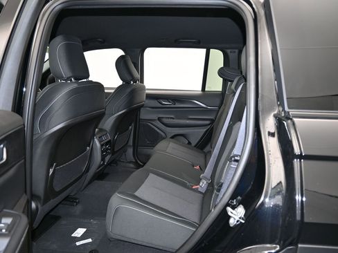 Used 2024 Jeep Grand Cherokee Laredo w/ Trailer Tow Package image 27