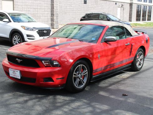 Used 2010 Ford Mustang GT RWD image 26
