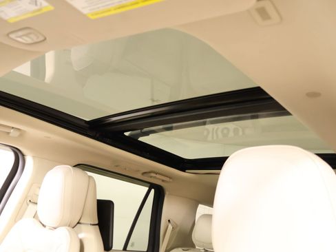 Used 2019 Lincoln Navigator Reserve AWD/4WD image 18