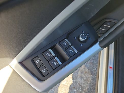 Used 2025 Audi Q3 2.0T Premium Plus w/ Premium Plus Package image 16