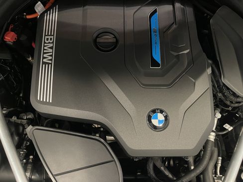 Certified 2023 BMW 530e xDrive w/ Convenience Package image 26