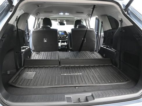 Used 2021 Toyota Highlander XLE FWD image 24