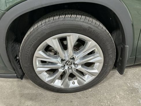 Used 2023 Toyota Highlander Limited image 23