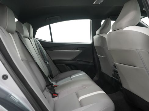 Used 2025 Toyota Camry SE image 11