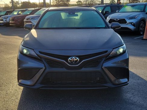 Used 2023 Toyota Camry SE image 2