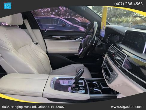 Used 2017 BMW 740i image 32