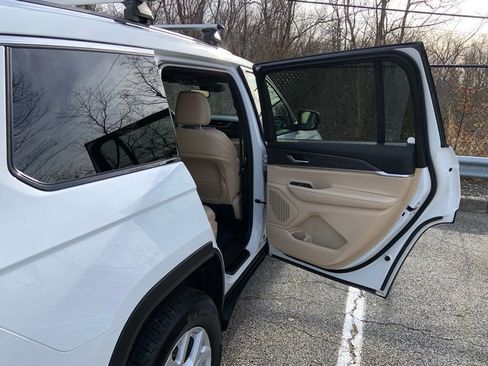 Used 2023 Jeep Grand Cherokee L Limited image 19