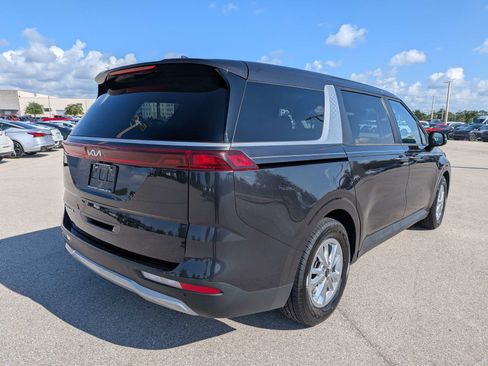 Used 2022 Kia Carnival LX FWD image 4