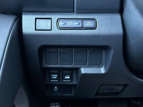 Used 2023 Nissan Frontier SV AWD/4WD image 27