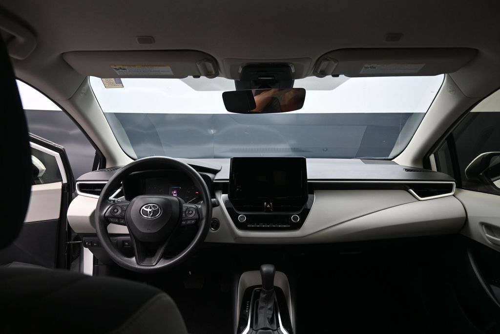 Used 2024 Toyota Corolla LE w/ LE Convenience Package FWD image 24