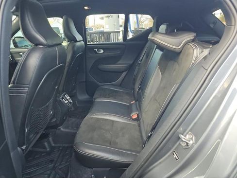 Used 2019 Volvo XC40 T4 R-Design image 7