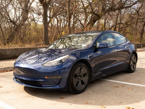 Used 2021 Tesla Model 3 Standard Range Plus image 5