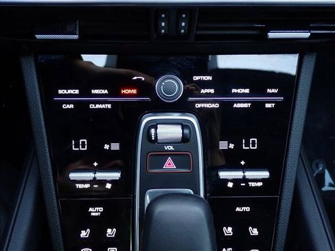Used 2023 Porsche Cayenne Platinum Edition AWD/4WD image 20