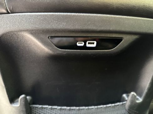 Used 2025 Chrysler Pacifica Limited FWD image 39