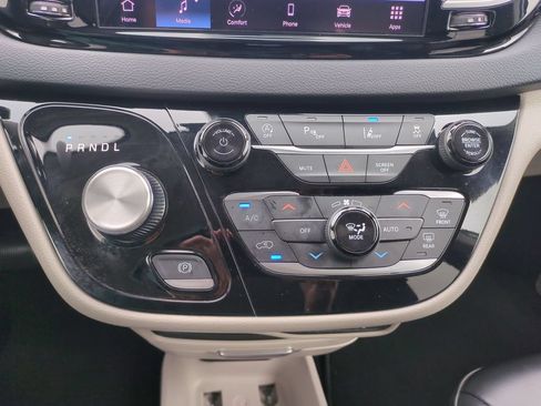 Used 2023 Chrysler Pacifica Touring-L FWD image 25