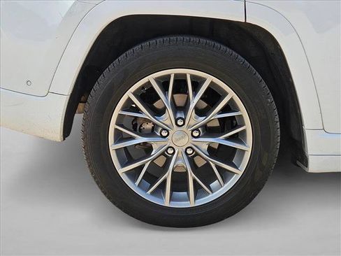 Used 2025 Jeep Grand Cherokee Summit AWD/4WD image 18